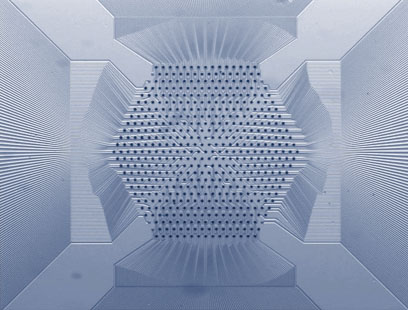 The 519-electrode array developed by Dr Mathieson and Dr Gunning at the University of Glasgow’s James Watt Nanofabrication Centre.