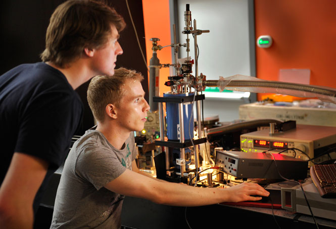Orange laser lab in the Ultrafast Chemical Physics group