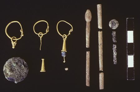 Assemblage of grave goods from cist grave 21