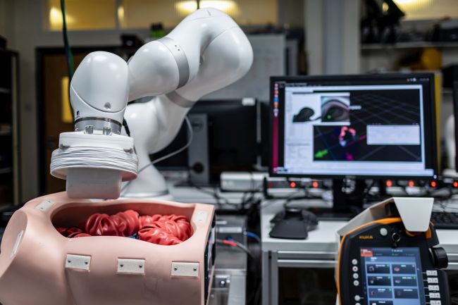 The robotic arm uses magnetic forces to guide the Sonopill through colon. Picture credit: University of Leeds

