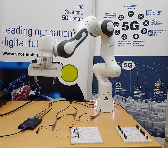 Image of a Robotic Arm being used in the UofG and eCom Scotland joint VR project 