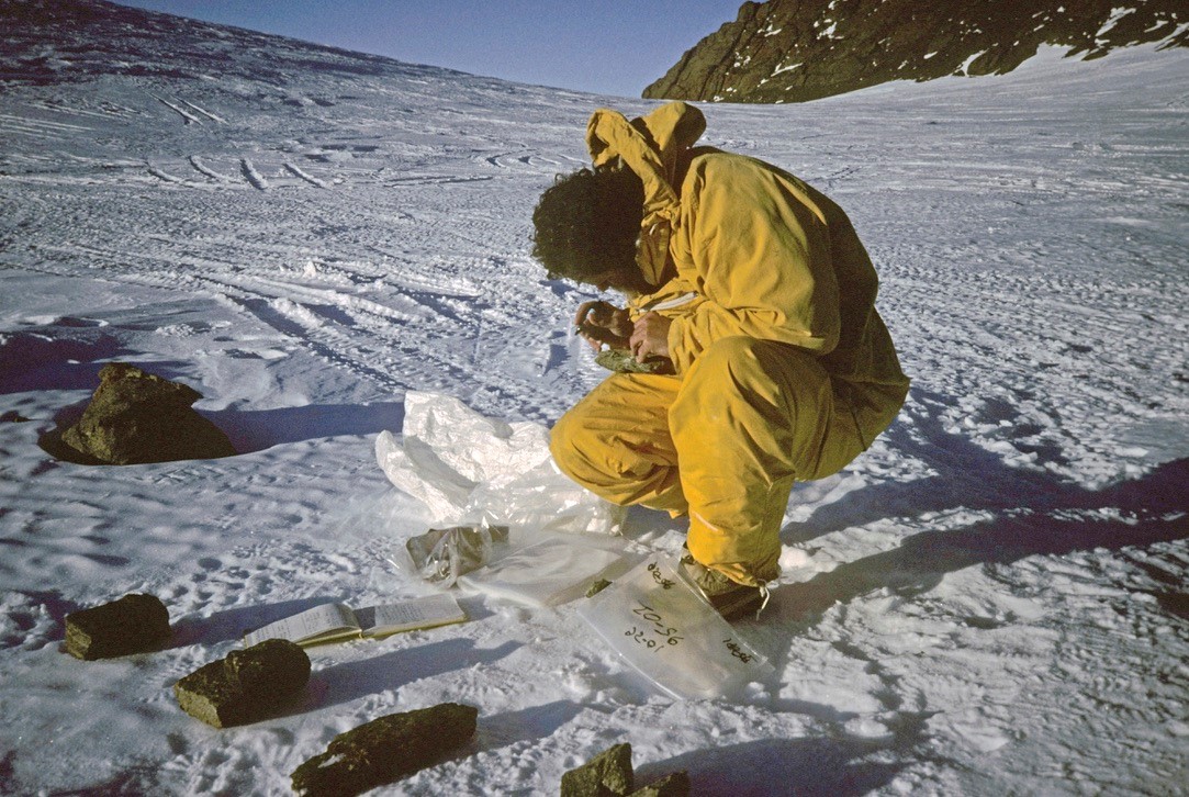 Rod sorting samples, Prince Charles Mountains, Antarctica, Feb 1995. Image: Derek Fabel.