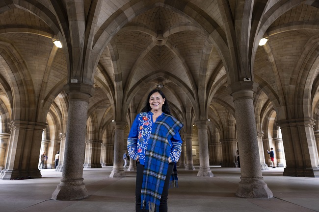 Dr Diana Gabaldon wearing the University of Glasgow tartan in the Cloisters at the University of Glasgow. 