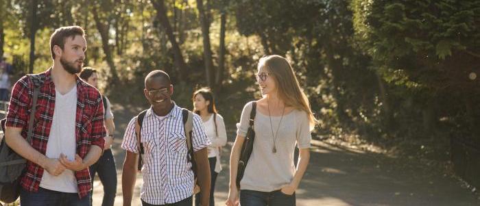 3 students in Kelvingrove Park