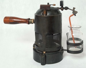 Lister's carbolic spray &copy; Hunterian Museum and Art Gallery, University of Glasgow