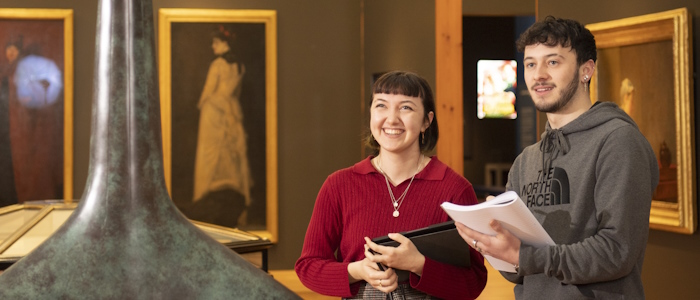 Viewing art in the Hunterian