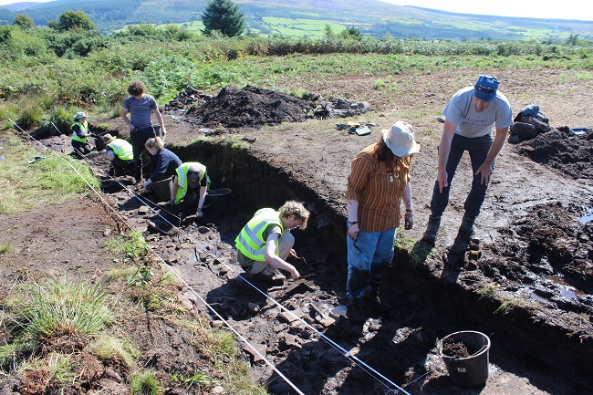 An excavation of Neolithic cursus on the isle of Arran 