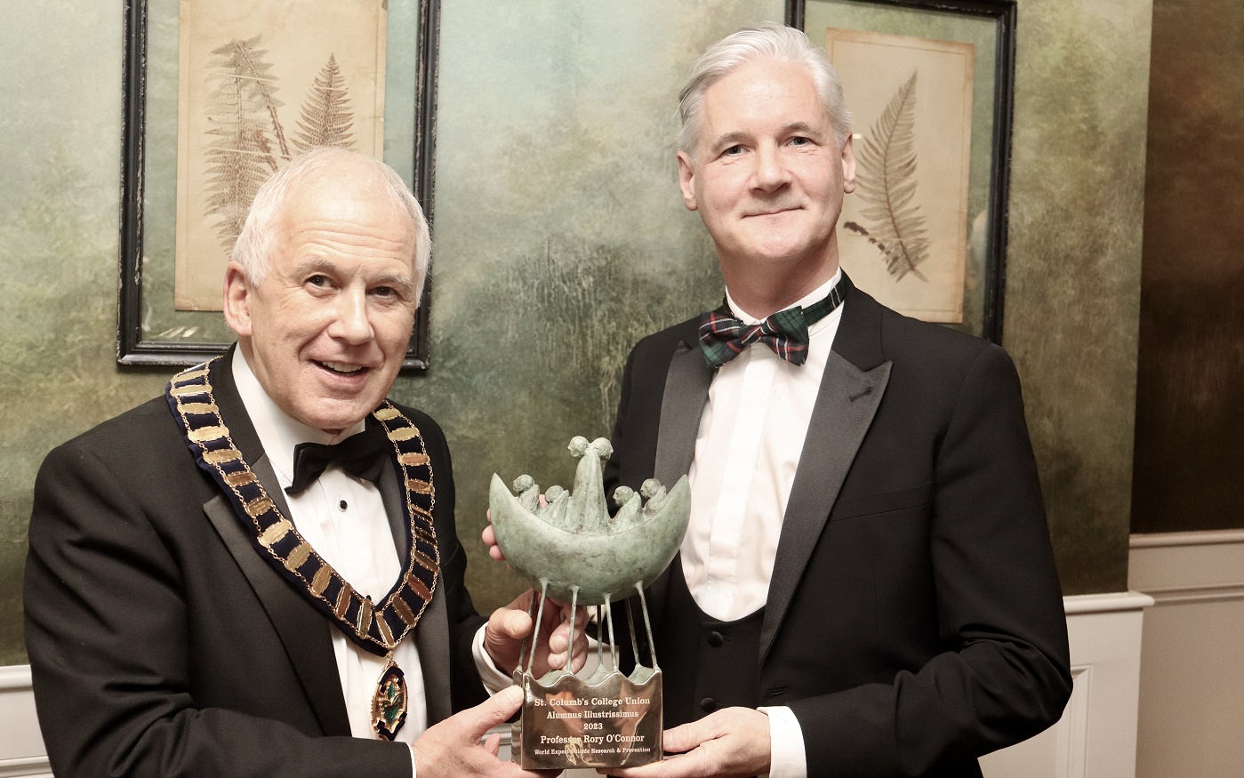 Photo of Prof Rory O'Connor receiving an award