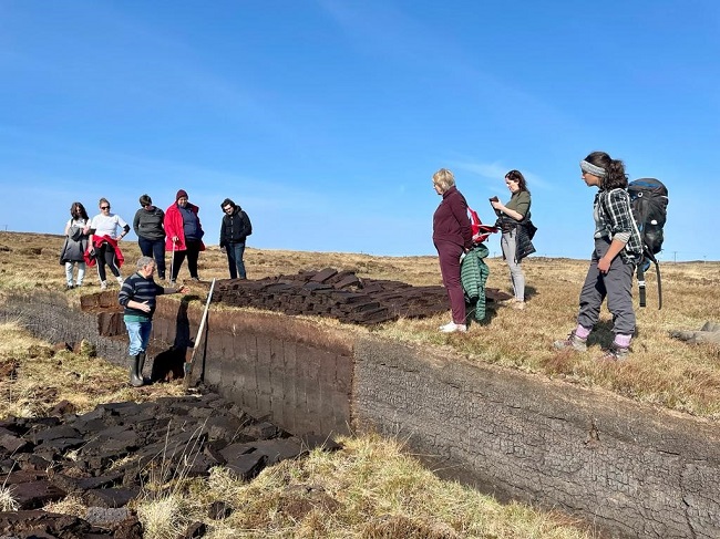 An image of Gaelic immersion programme students in South Uist 2022. 