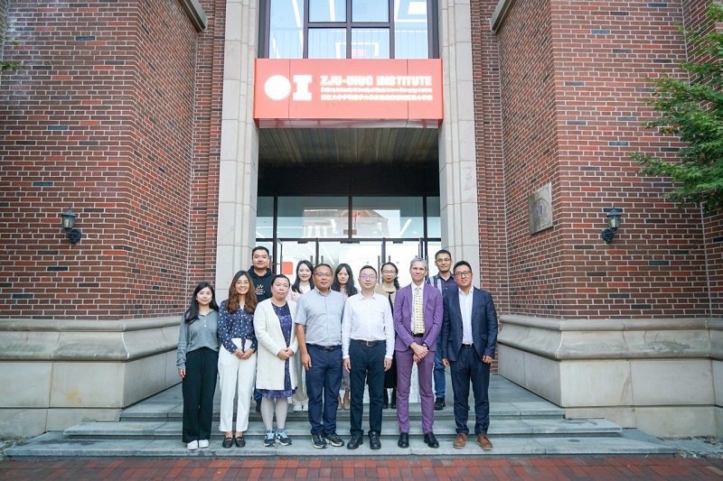 Dean Zhu, Zhiyi (Carrie) and Robert Partridge with colleagues from UESTC and ZJU-UIUC.