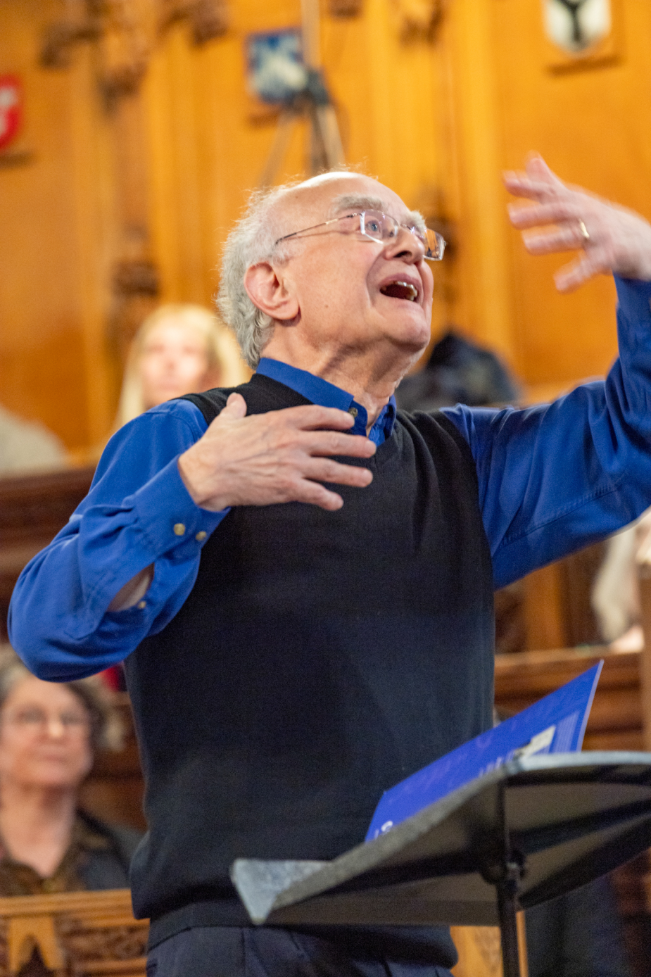 John Rutter conducting the University of Glasgow Choir