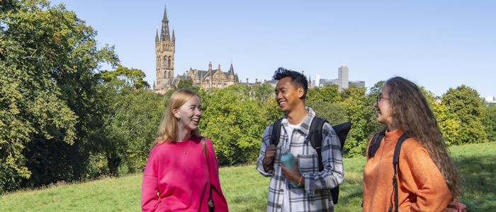 Undergraduate students in Kelvingrove park 2024