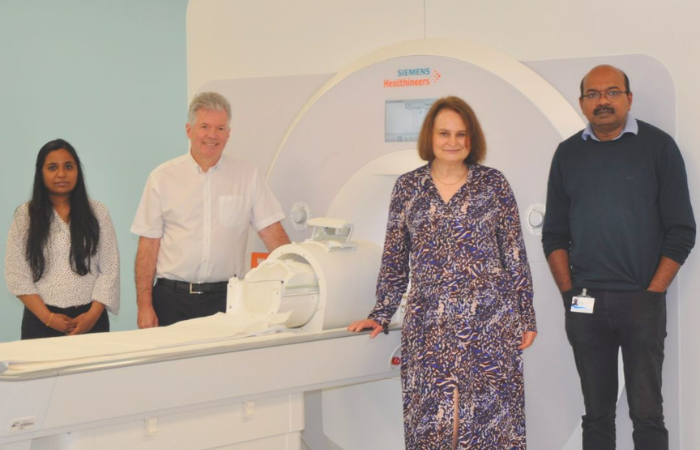 A group photo in front of the 7 Tesla MRI Scanner