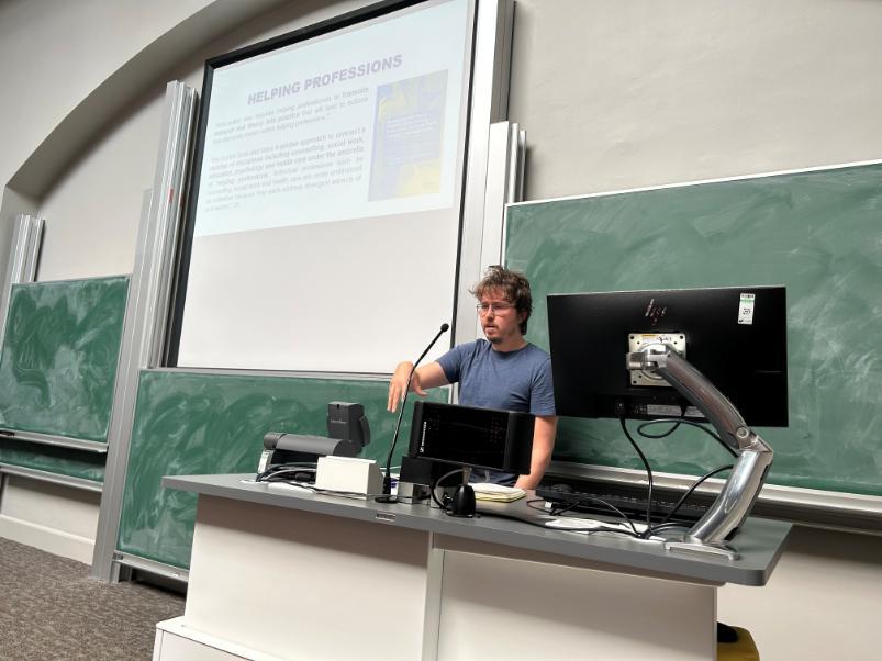 Dieter Declercq delivering his lightning talk.