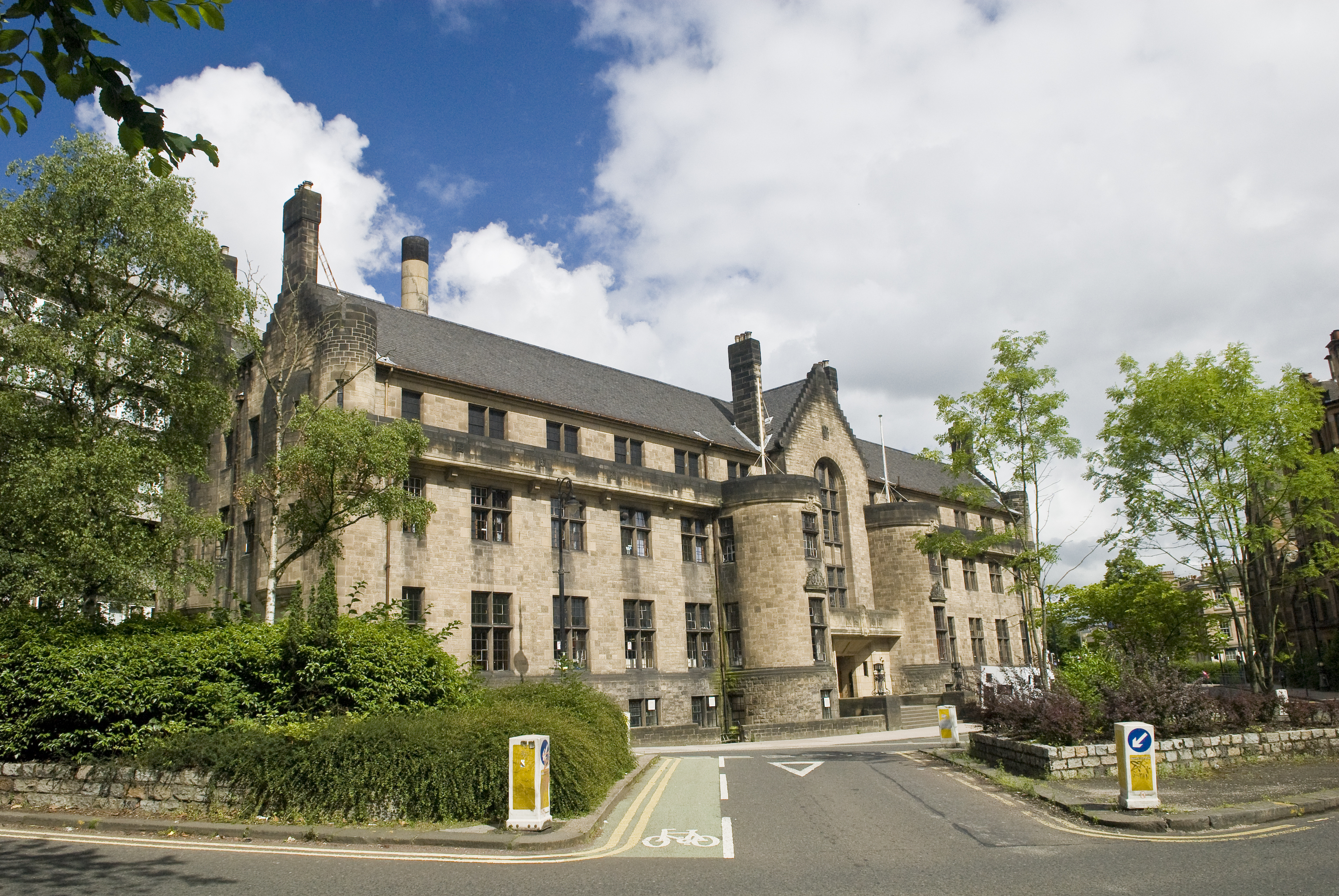 Glasgow University Union on a sunny day from the corner of Kelvin Way and University Ave