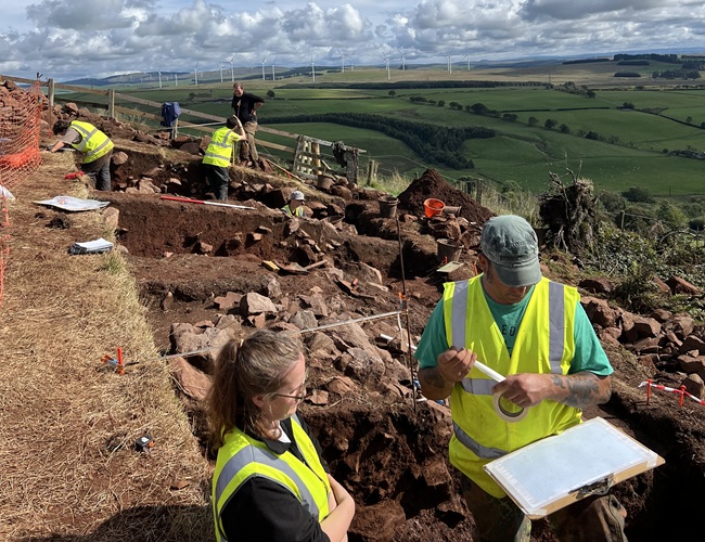 An image of archaeolgists, students and volunteers recording rampart sections An image of archaeolgists, students and volunteers recording rampart sections