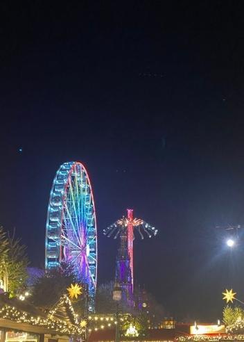 Cantilever observation wheel