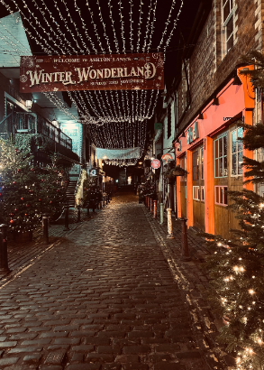 Street in Glasgow during Christmas