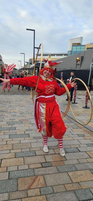 US Festive Market entertainer