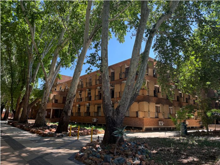 Pollen lab building surrounded by palm trees