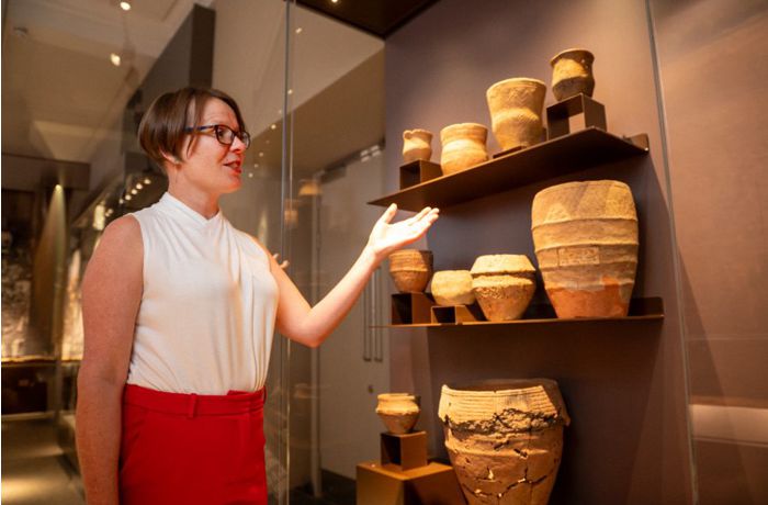 Susanna talking about a pottery exibit in Perth Museum