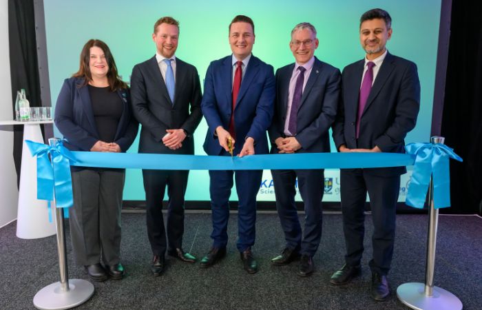Susan Aitken, Steijn Ribbens, Wes Streeting, Andy Schofield, and Zubir Ahmed cutting a ribbon
