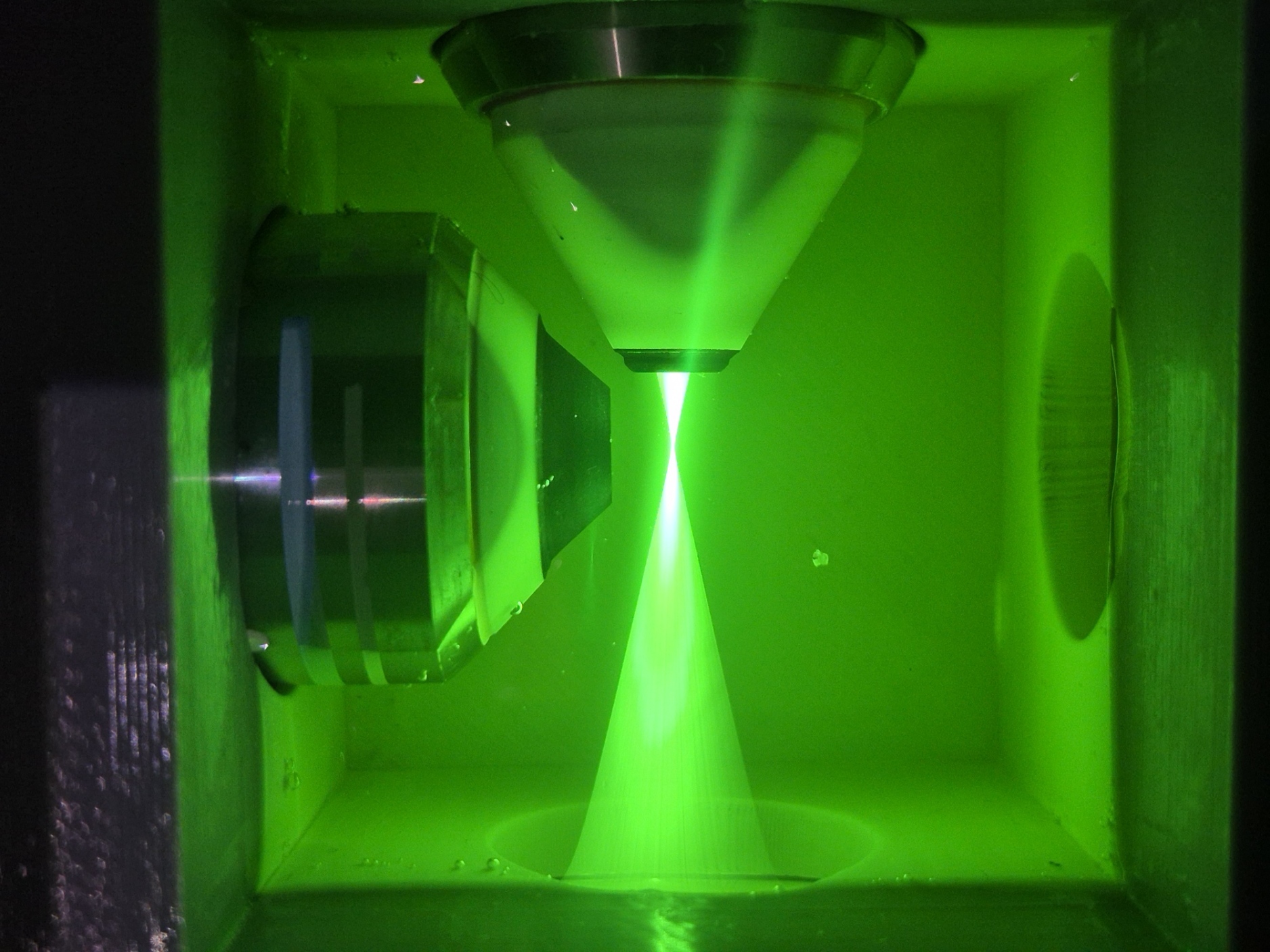 A beam of laser light through a chamber of water is used to measure the forces in the beating heart. Image credit: Daniel Olesker