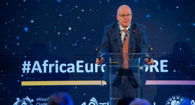 Professor Anders Hagfeldt speaking at the conference