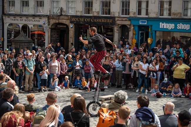 The Fringe on the Royal Mile. Credit David Monteith-Hodge An image of a street performer with audience at the Fringe on the Royal MIle, Credit David Monteith-Hodge