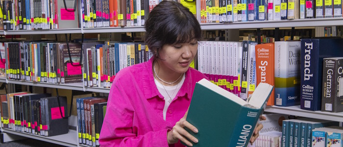 Students shopping