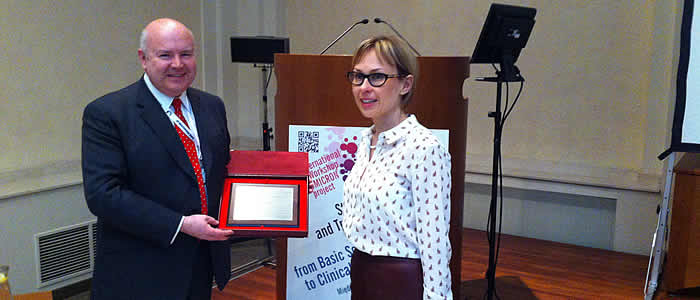 Prof Bissell receives award from Dr Guzik