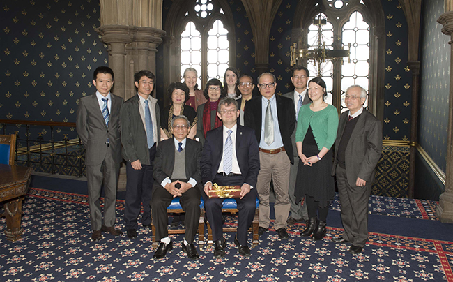 A delegate of government advisers from Vietnam with Prof Muscatelli.