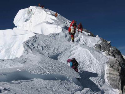 Climbing expedition accompanied by Professor Ewan Macdonald from Public Health as part of study into occupational health of sherpas.