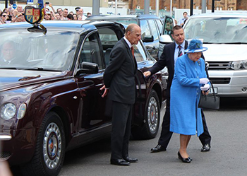 Queen opening hospital 