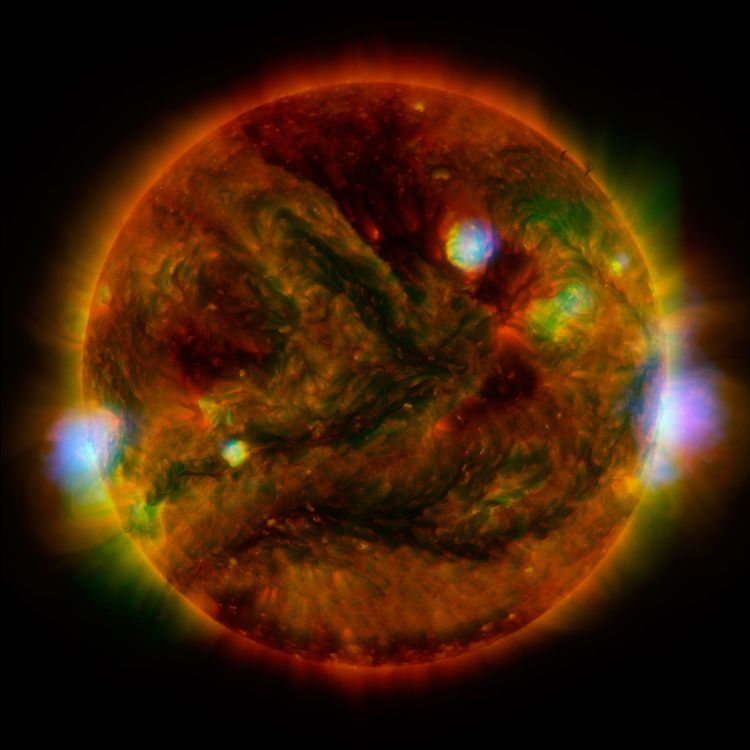 X-rays light up the surface of our Sun in a bouquet of colours in this new image containing data from NASA's Nuclear Spectroscopic Telescope Array, or NuSTAR. Image credit: NASA/JPL-Caltech/GSFC/JAXA
