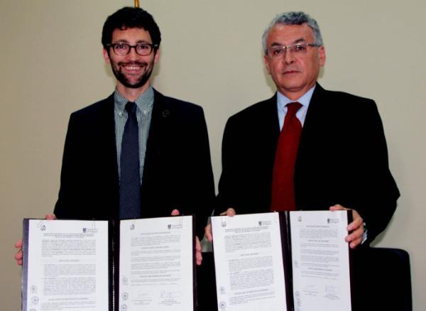 Daniel Streicker and Dr. Ernesto Gozzer Infante, head of the INS
