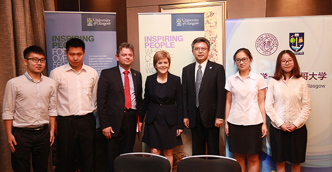 Nicola Sturgeon and the Principal in Nankai