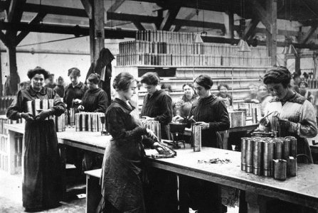 WW1 Women working 300