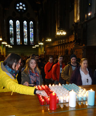 Image of candles in memory of the dead of Paris