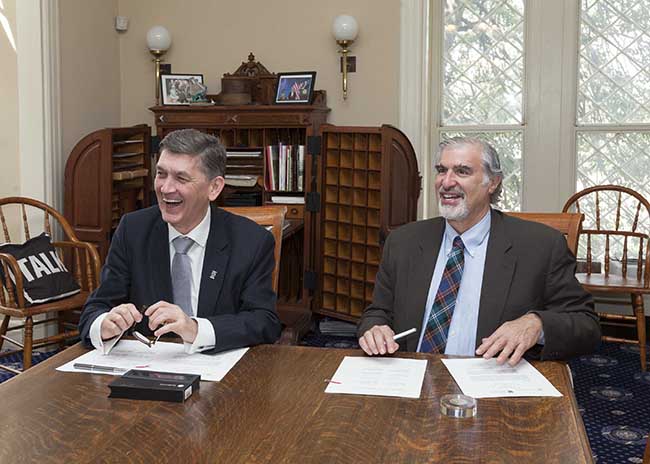 Smithsonian and UofG MOU signing