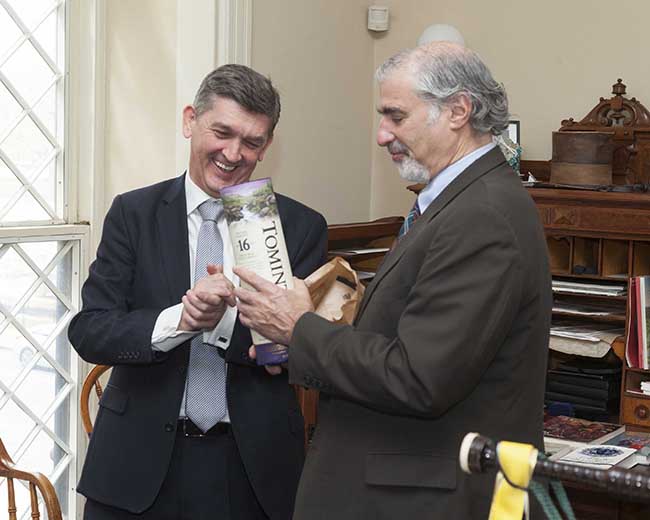 Smithsonian and UofG MOU signing