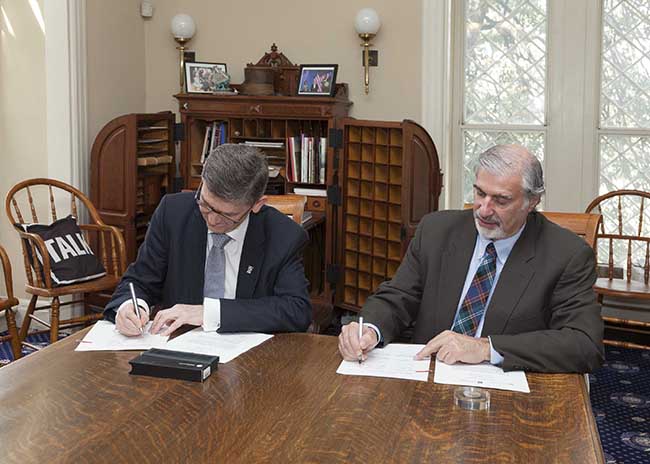 Smithsonian and UofG MOU signing