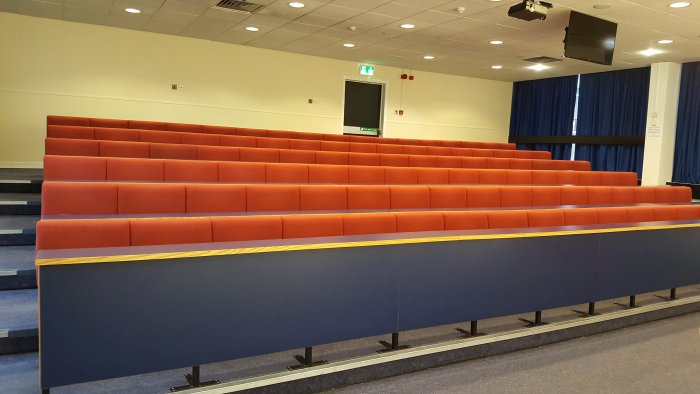 Raked lecture theatre with fixed seating