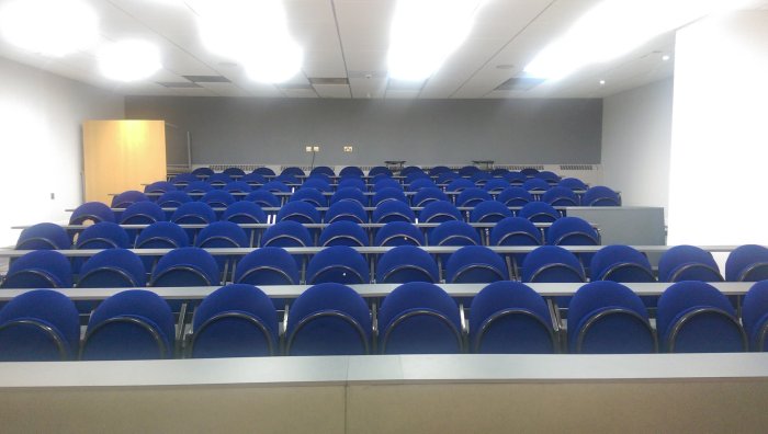 Raked lecture theatre with fixed seating