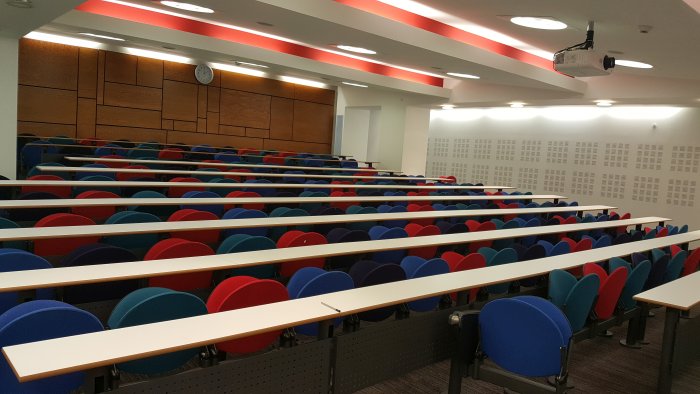 Raked lecture theatre with fixed seating