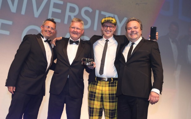 Image of the UofG team picking up their award