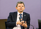 Image of the Principal, Professor Anton Muscatelli, speaking at a Brexit forum