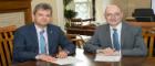 Professor Sir Anton Muscatelli and Provost Dr John Davis signing the new strategic partnership between the University of Glasgow and the Smithsonian Photo Michael Barnes