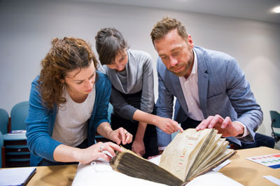 Universeum delegates in Archives and Special Collections