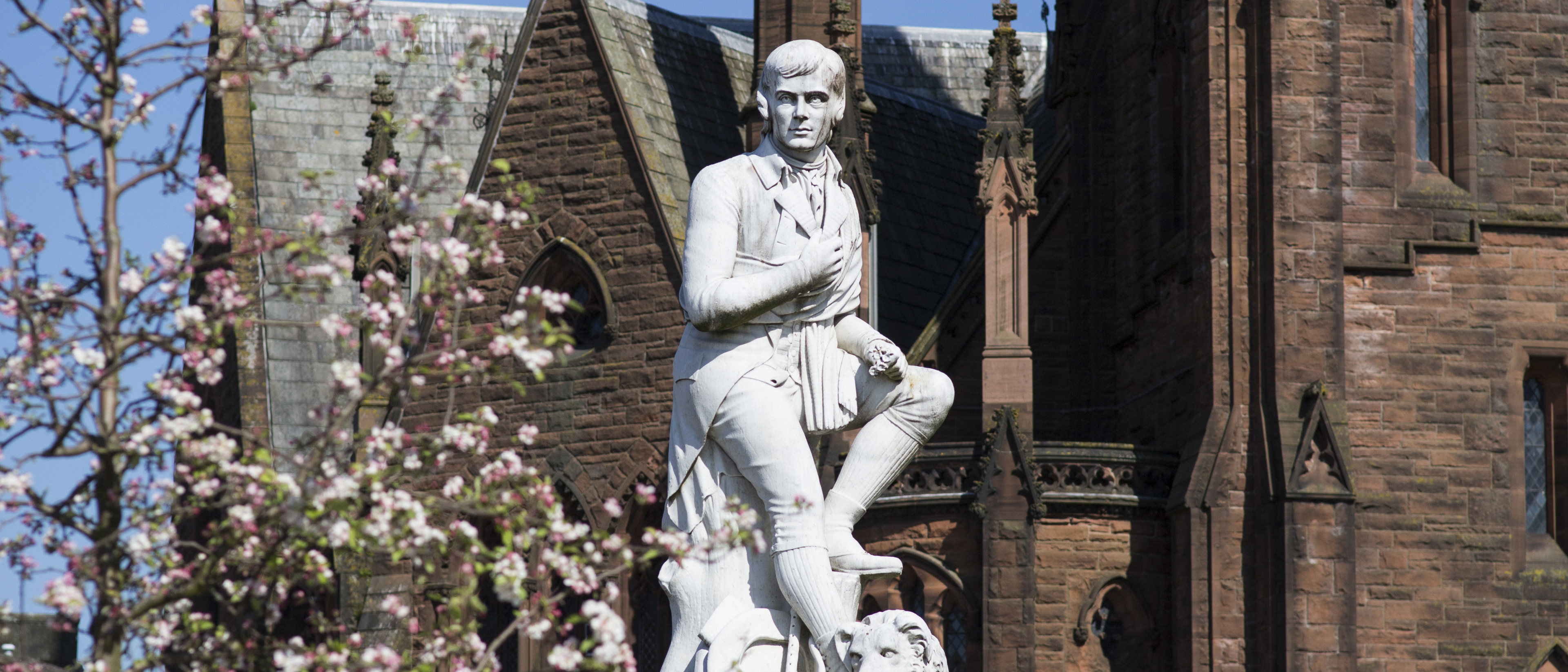 Photo of Robert Burns statue